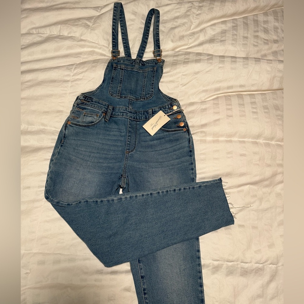 *ADD ME FOR FREE TO ANY ORDER $50+* Universal Thread Denim Overalls